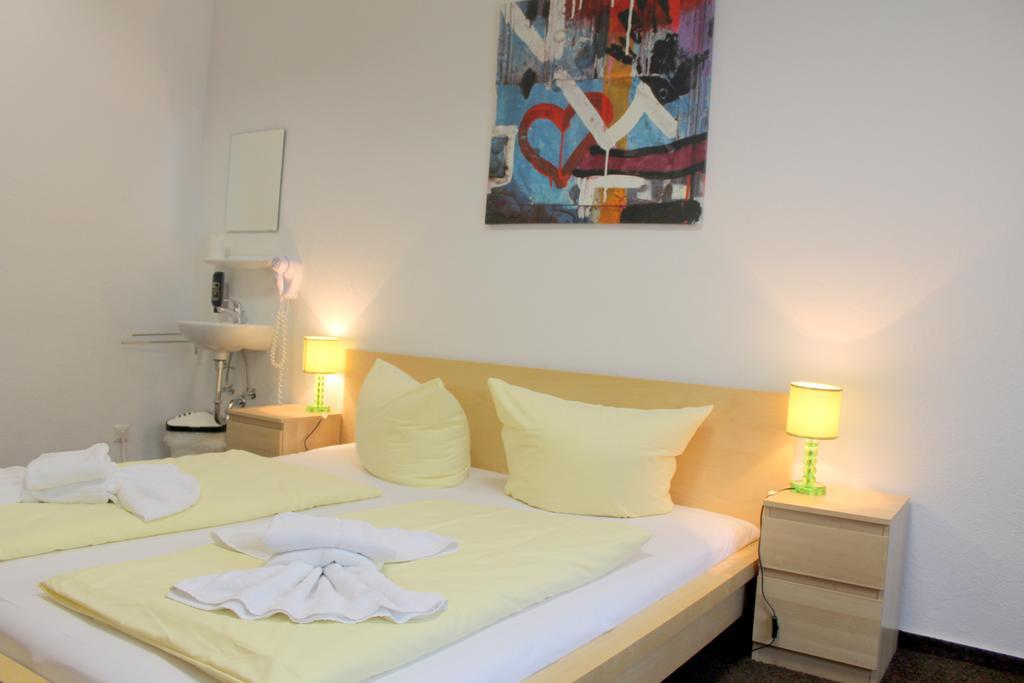Pension Central Hostel Берлін Екстер'єр фото