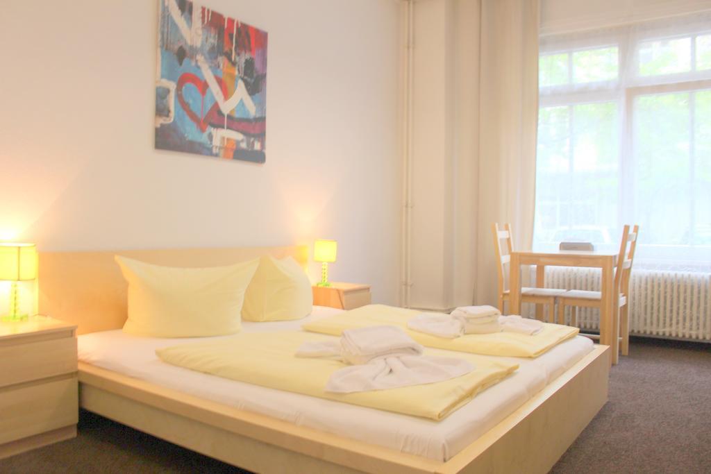 Pension Central Hostel Берлін Екстер'єр фото