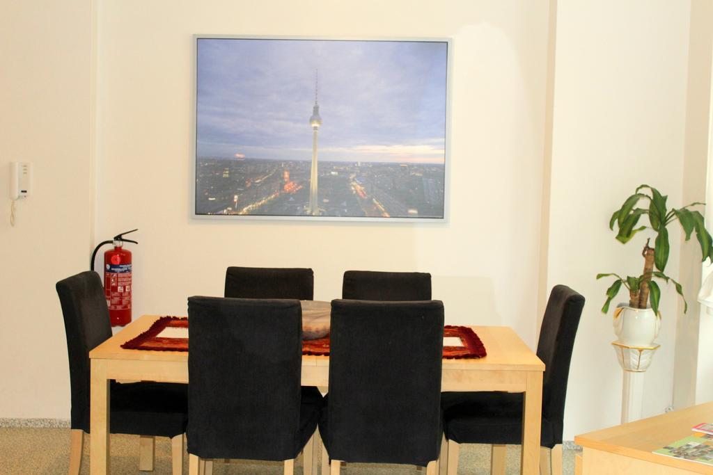 Pension Central Hostel Берлін Екстер'єр фото