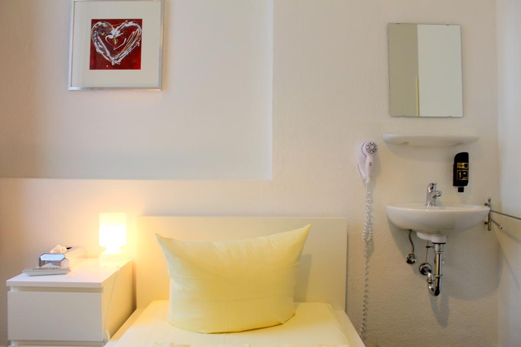 Pension Central Hostel Берлін Екстер'єр фото