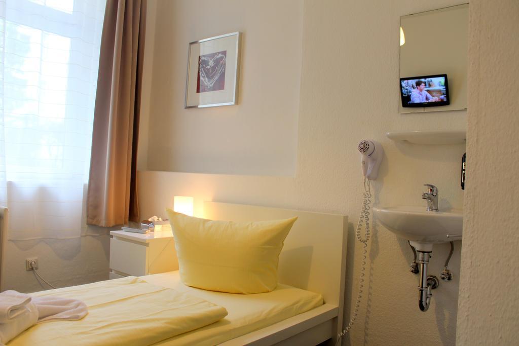 Pension Central Hostel Берлін Екстер'єр фото