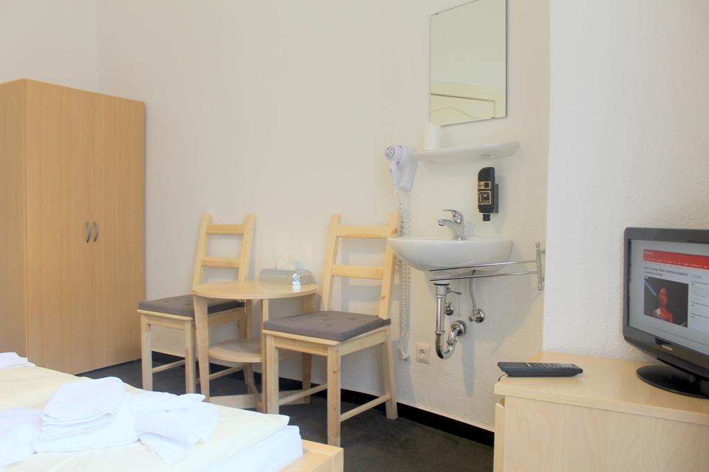 Pension Central Hostel Берлін Екстер'єр фото