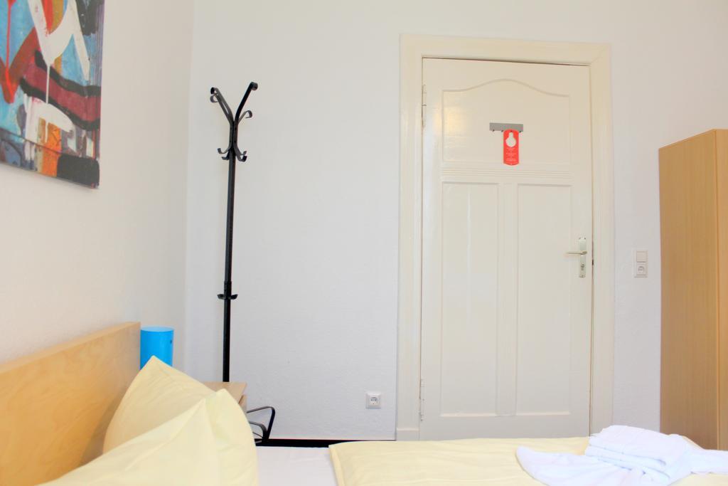 Pension Central Hostel Берлін Екстер'єр фото